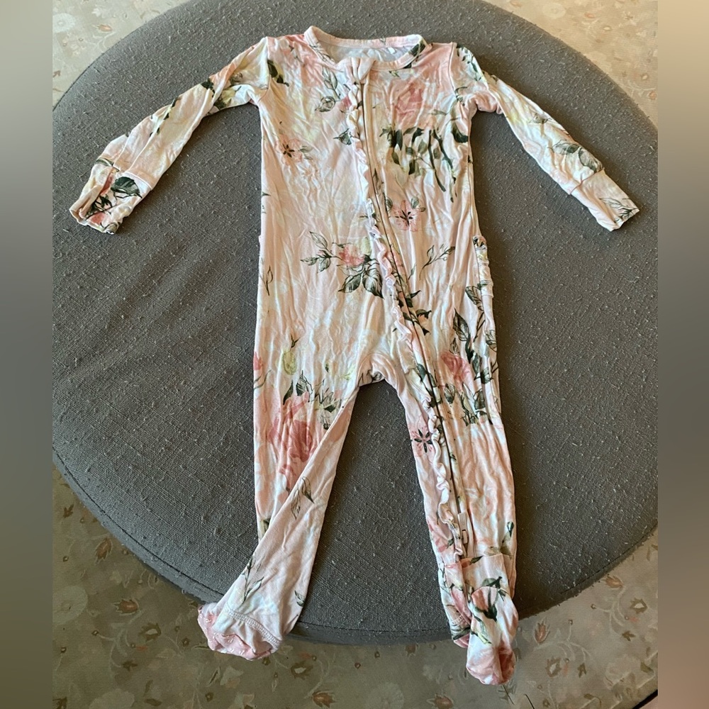 New in packaging Posh o peanut footed pajamas with ruffle butt 12-18 month